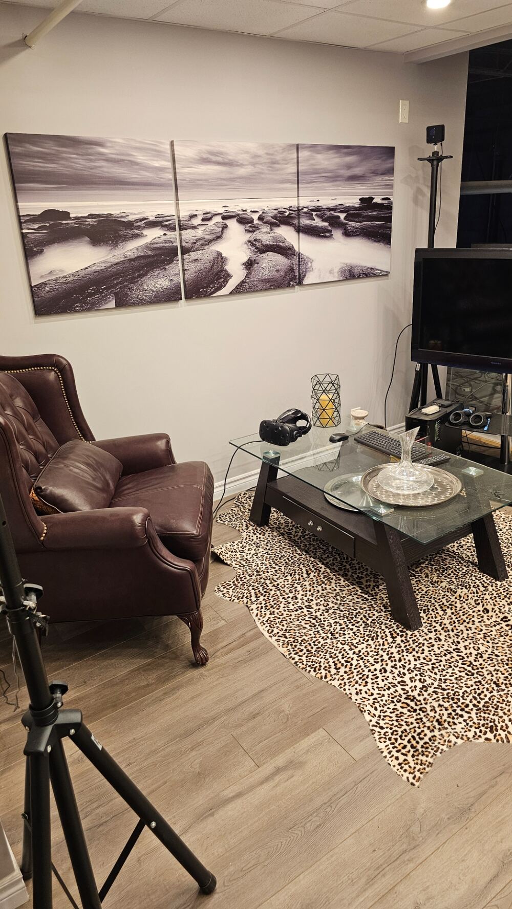 Finished mezzanine level office and lounge space with drop ceiling and pot lighting